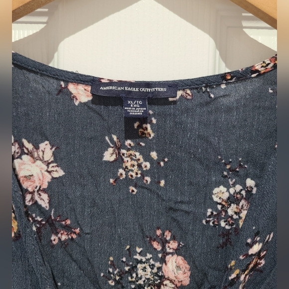 American Eagle Outfitters Floral Tie-front Blouse. SIZE XL - Picture 3 of 4